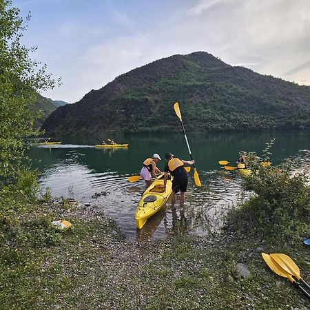 Agroturizem Hotel Vila Franceze Koman Bagian luar foto
