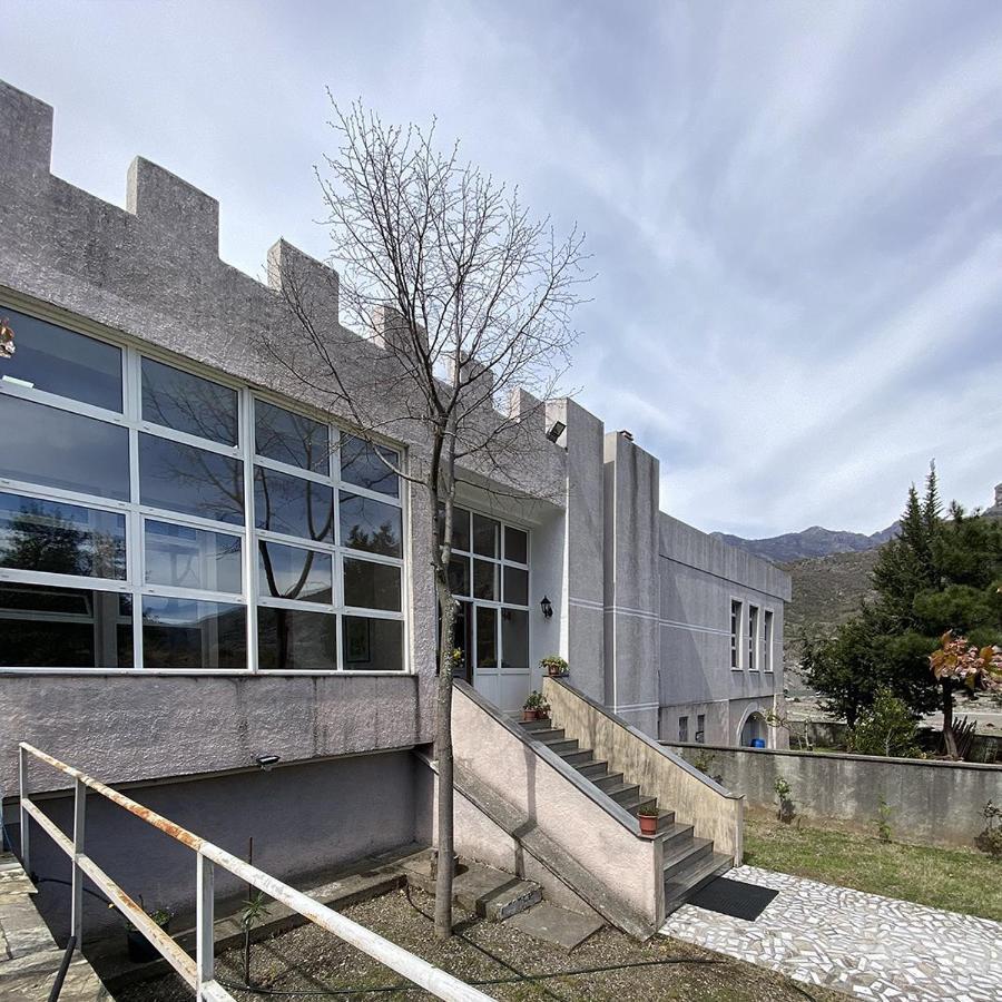 Agroturizem Hotel Vila Franceze Koman Bagian luar foto