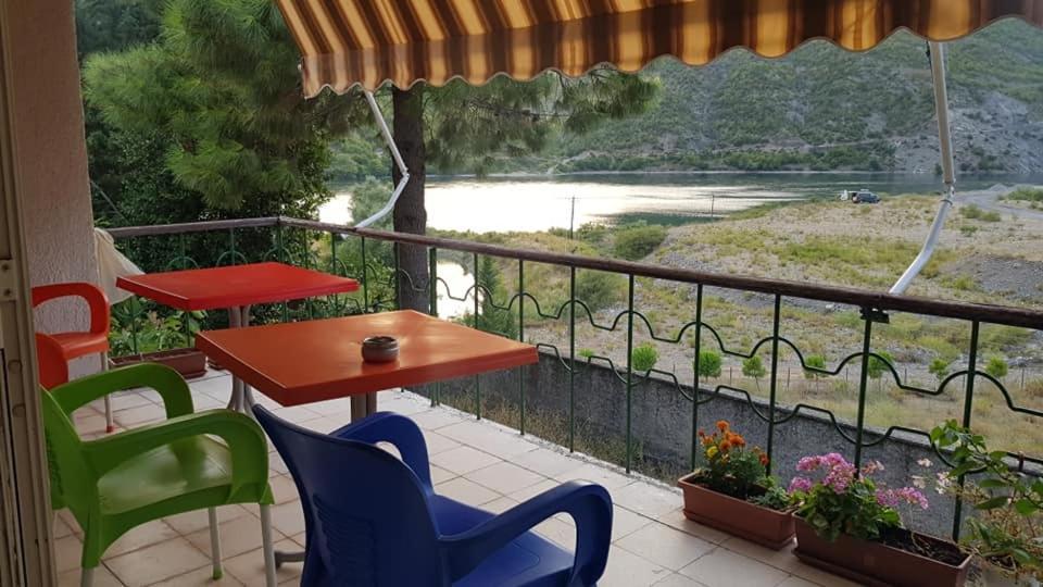 Agroturizem Hotel Vila Franceze Koman Bagian luar foto