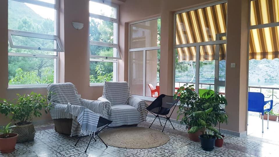 Agroturizem Hotel Vila Franceze Koman Bagian luar foto
