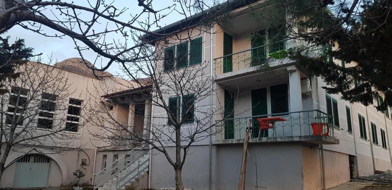 Agroturizem Hotel Vila Franceze Koman Bagian luar foto
