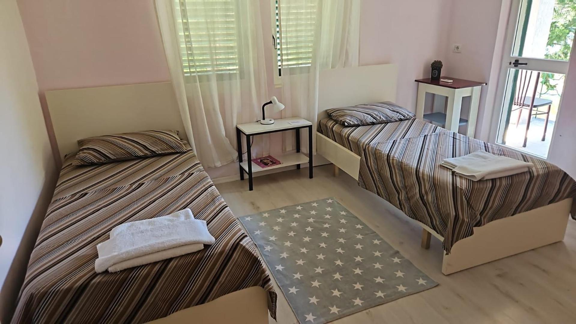 Agroturizem Hotel Vila Franceze Koman Bagian luar foto